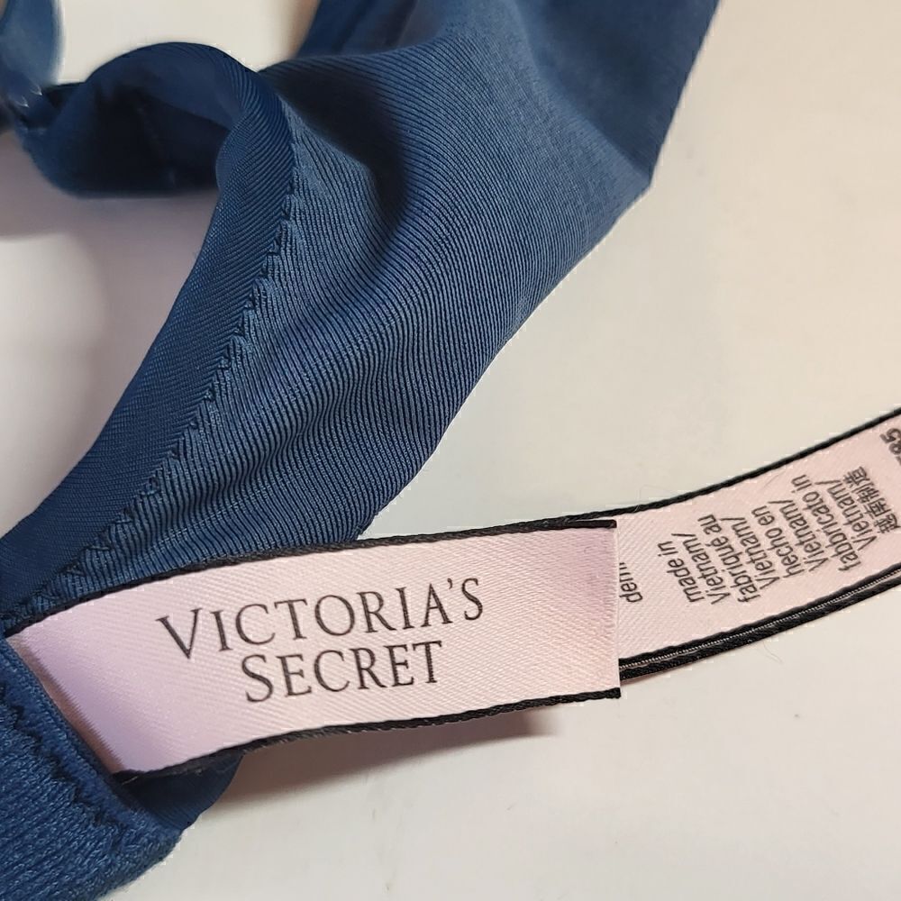 Victoria Secrets Blue Bra - Picture 2 of 5